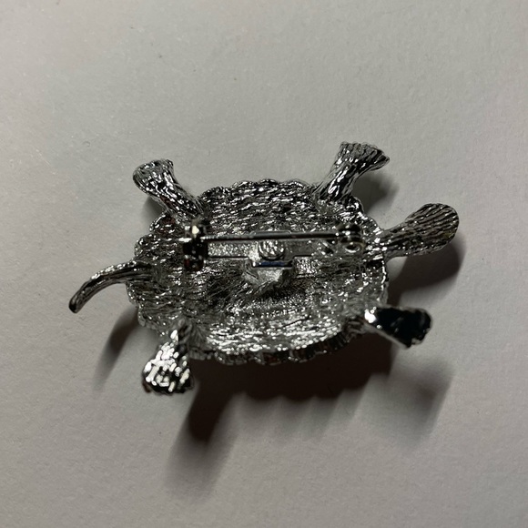 Small turtle pin - Picture 2 of 2